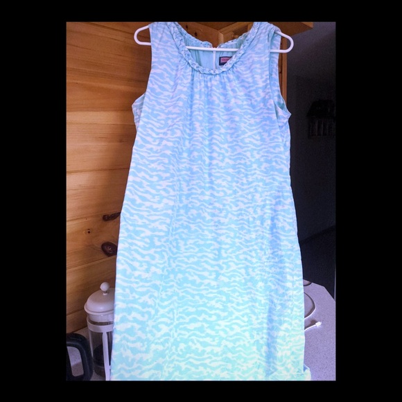 π³ Beautiful Vineyard Vine Blue & White Dreβ¦